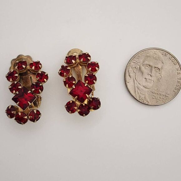 Vintage red rhinestone gold tone clip on‎ earrings round square tear drop - Picture 4 of 4